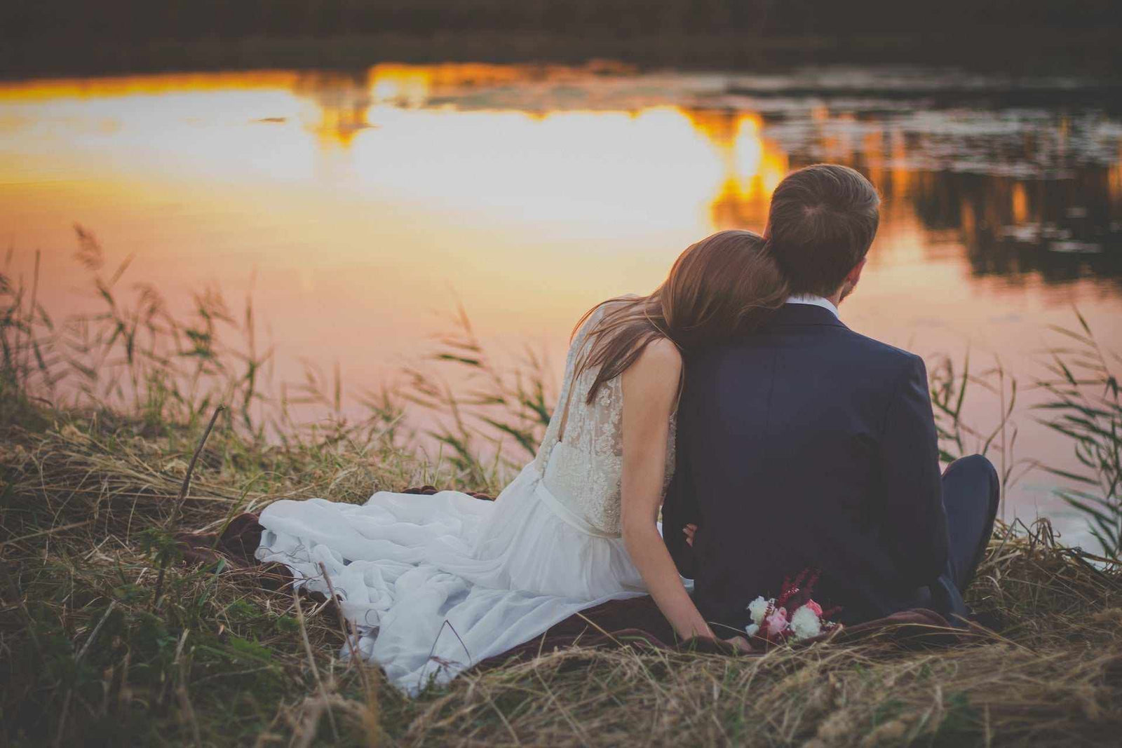 Unvergessliche Momente im Kerzenschein: Die Magie der Hochzeitskerzen - WikaKerzen