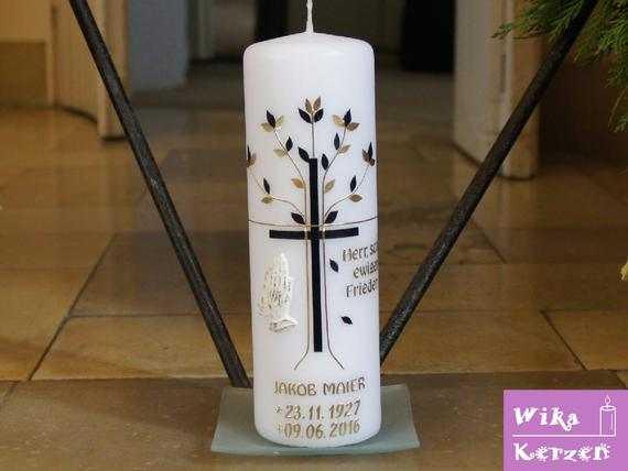 Trauerkerze und Gedenkkerze mit Kreuz, Baum und Hände 5 - WikaKerzen